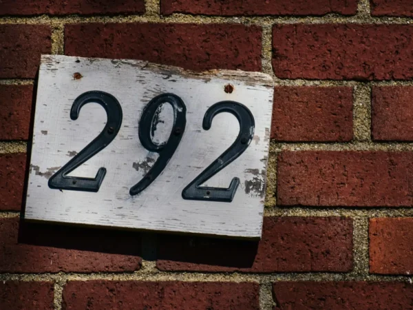 222 : signification spirituelle, en amour et en numérologie